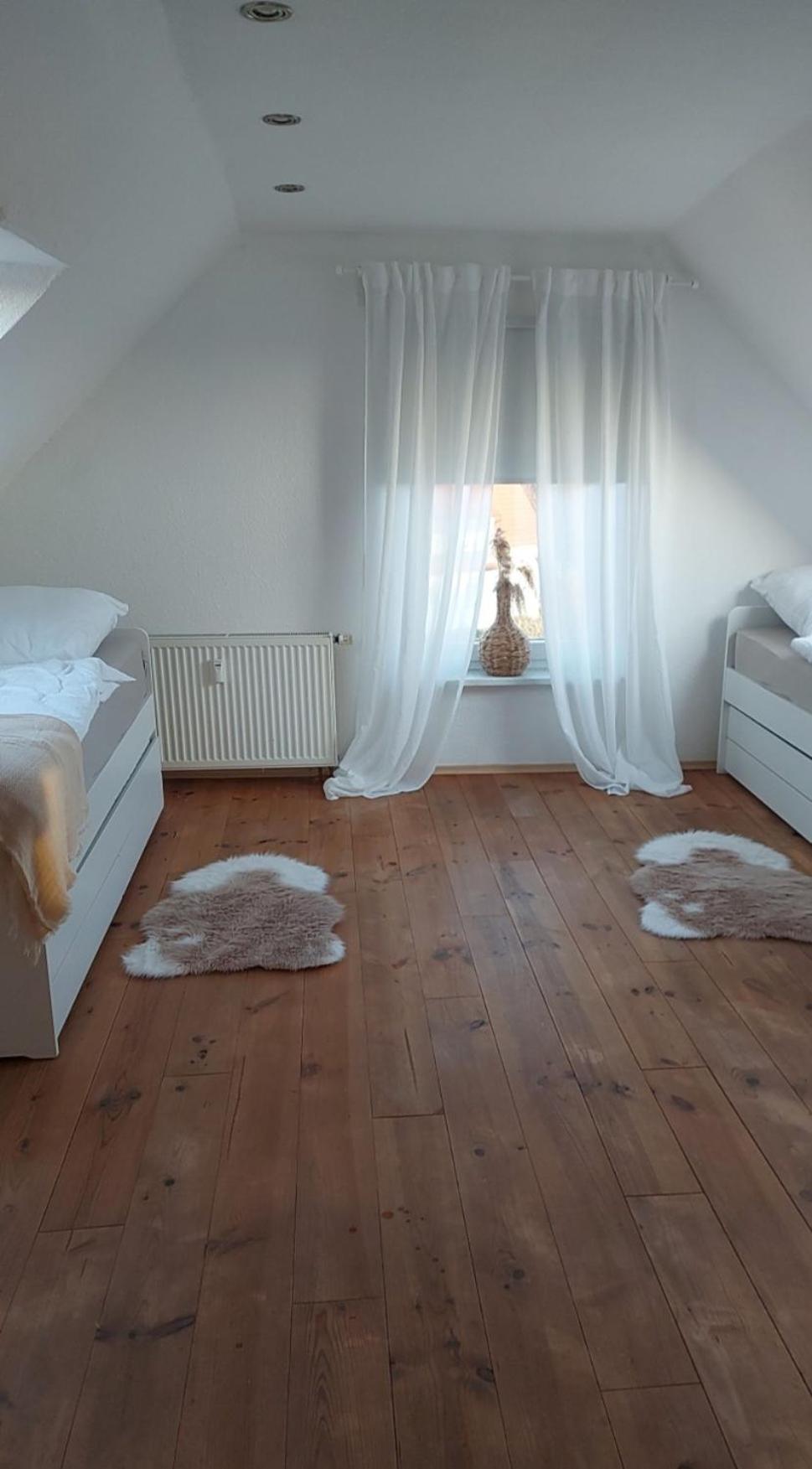 Stilvolle Ferienwohnung Free Parking, Space, Wlan Niestetal Kültér fotó